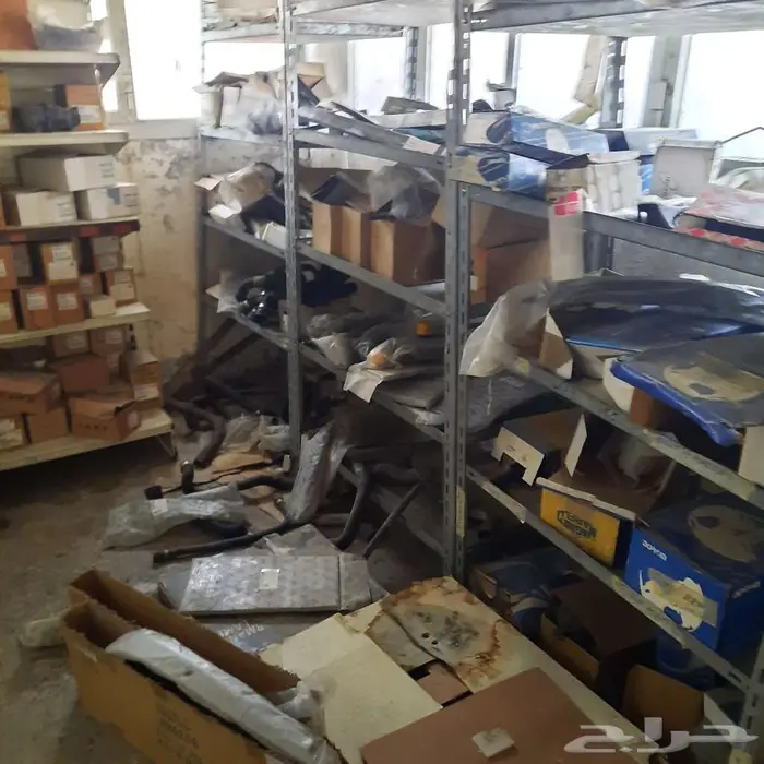 للبيع قطع غيار مرسيدس بنز و بي بي ام دبليو جديد و 4