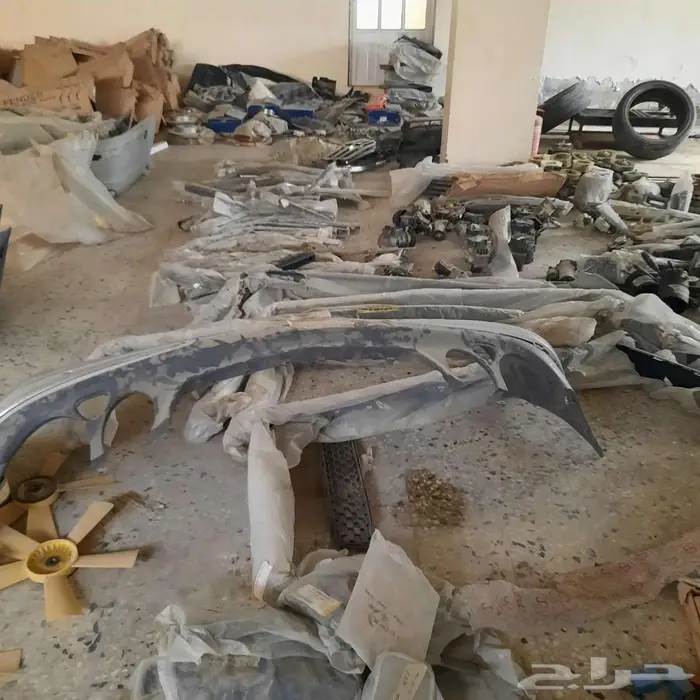 للبيع قطع غيار مرسيدس بنز و بي بي ام دبليو جديد و 8