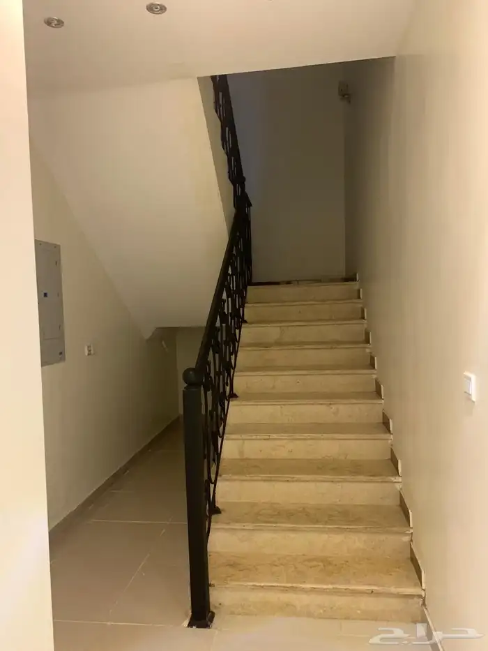 فيلا للإيجار حي الزمرد 12