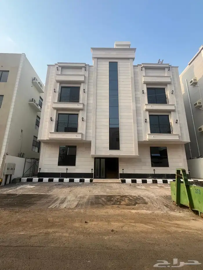 ادوار متكرره فاخرة للبيع بحي المطار تشطيب فاخر وسعر مميز 0