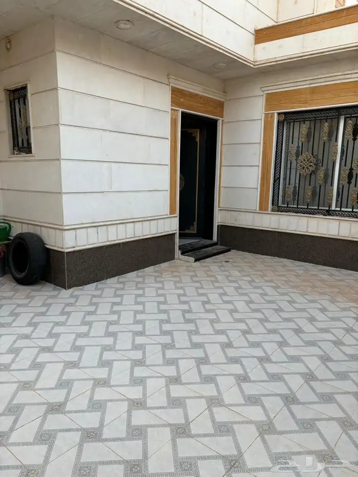 فله للبيع دور ارضي و اللي فووقه مؤسس 0