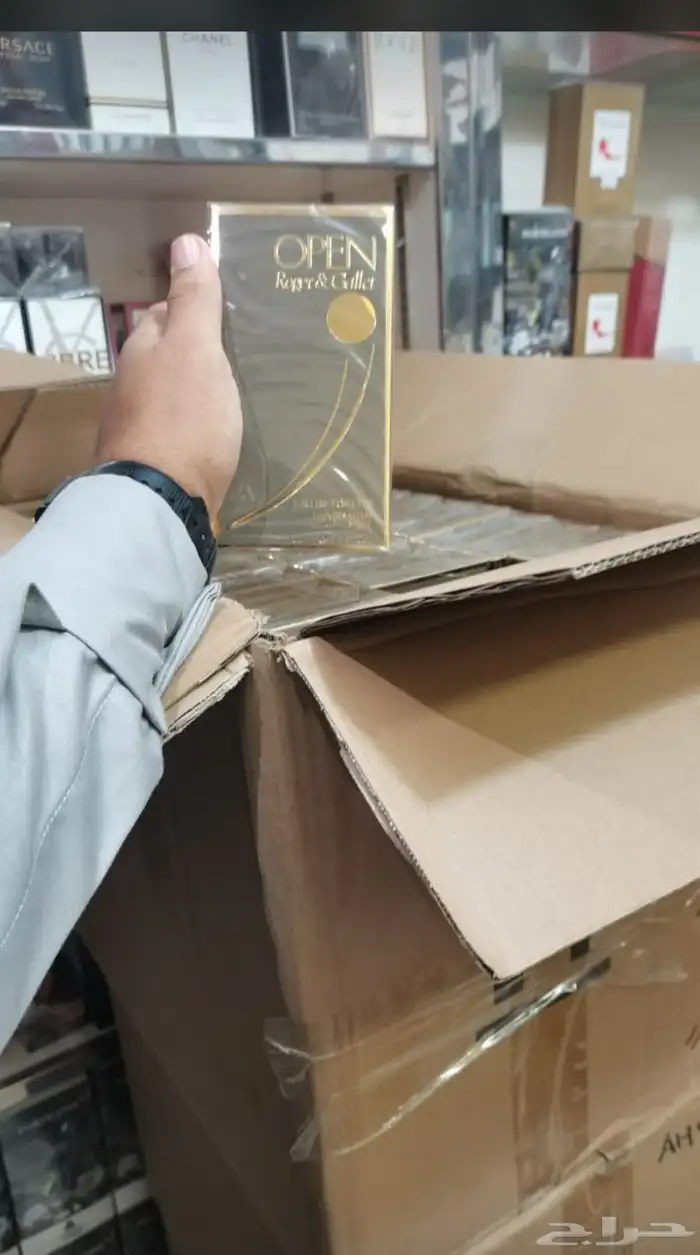 نوفر جميع انواع العطور الاصليه والوسطيه باسعار مناسبه 83