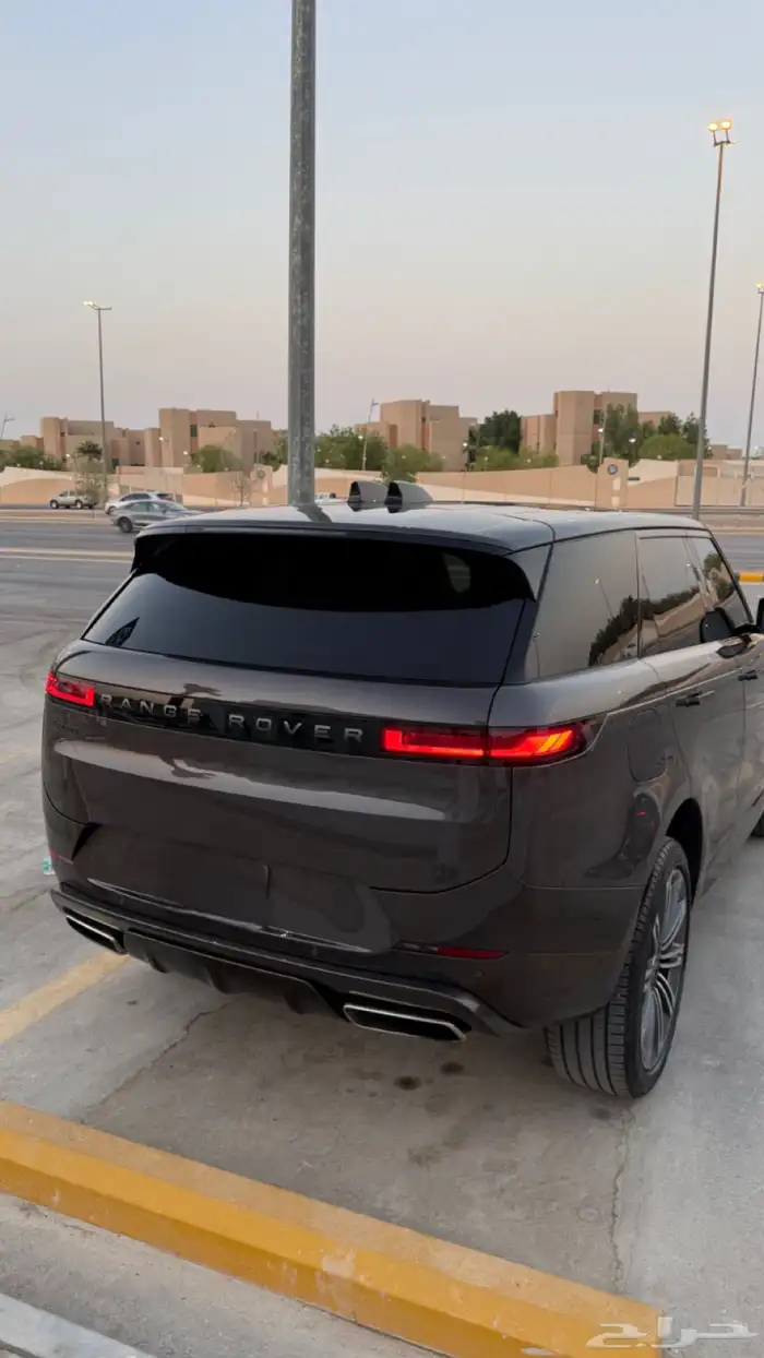 رينج روفر سبورت P400 Dynamic SE 2024 5