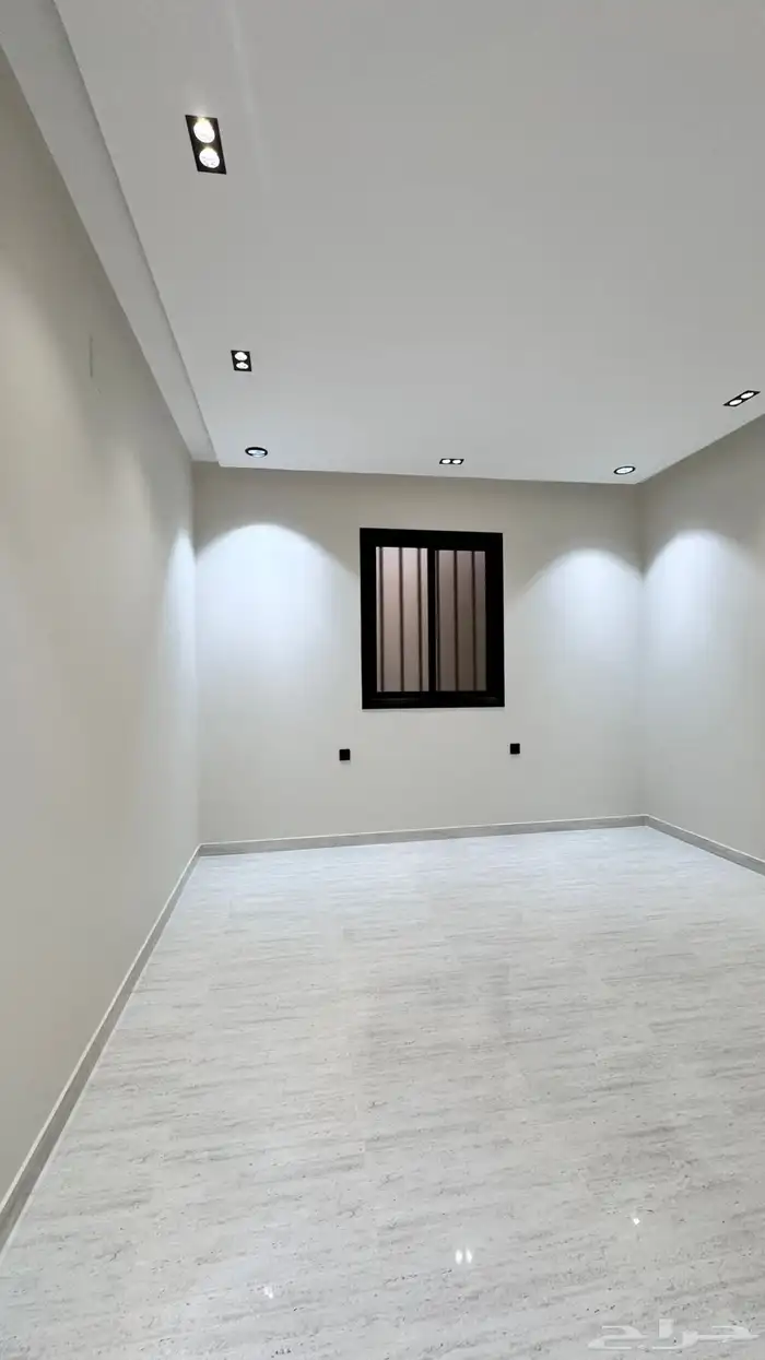 للبيع روف علوي بملحق طريق ابهاالخميس مقابل ضمك 13