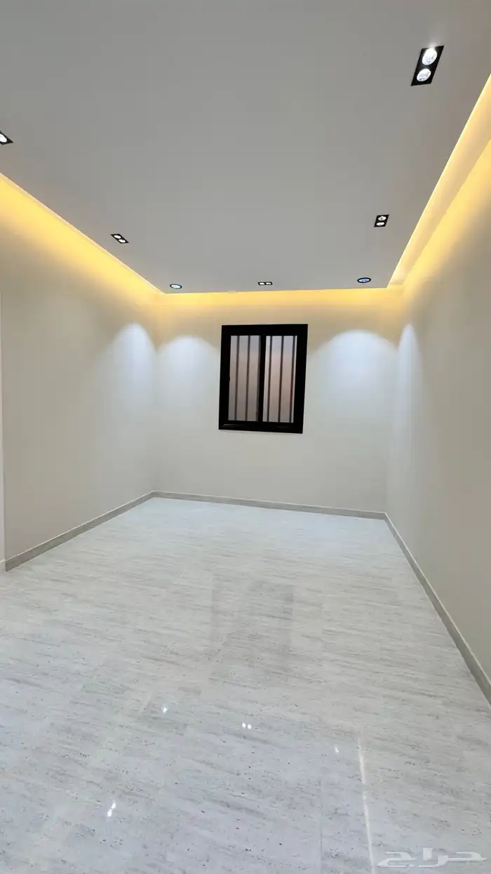 للبيع روف علوي بملحق طريق ابهاالخميس مقابل ضمك 5