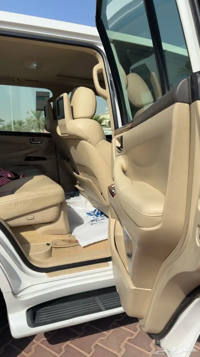 للبيع لكزس LX570 نظيف 2015 4