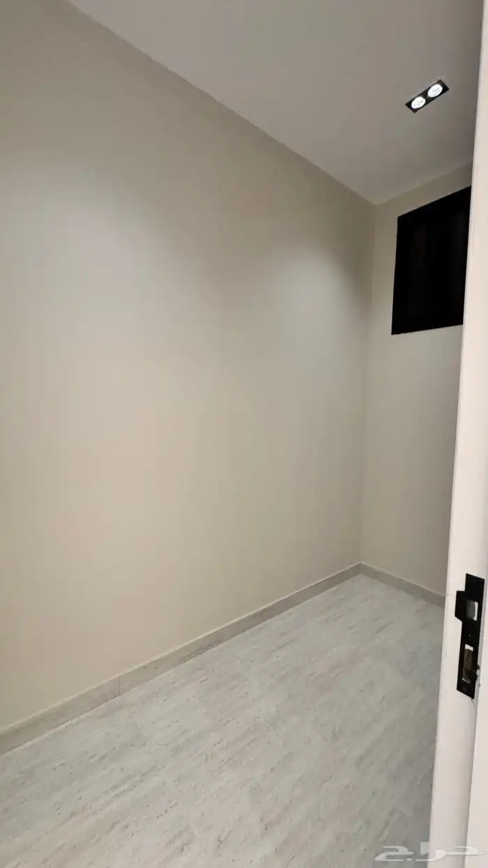 للبيع روف علوي بملحق طريق ابهاالخميس مقابل ضمك 7