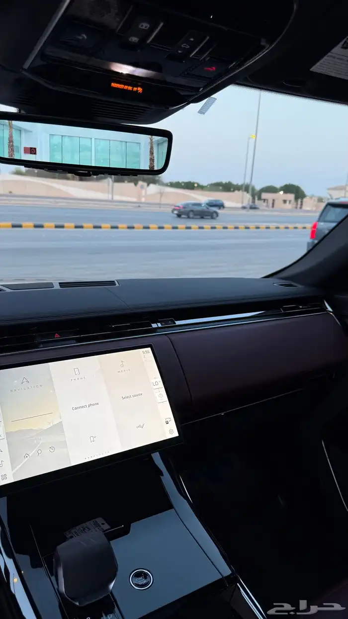 رينج روفر سبورت P400 Dynamic SE 2024 11