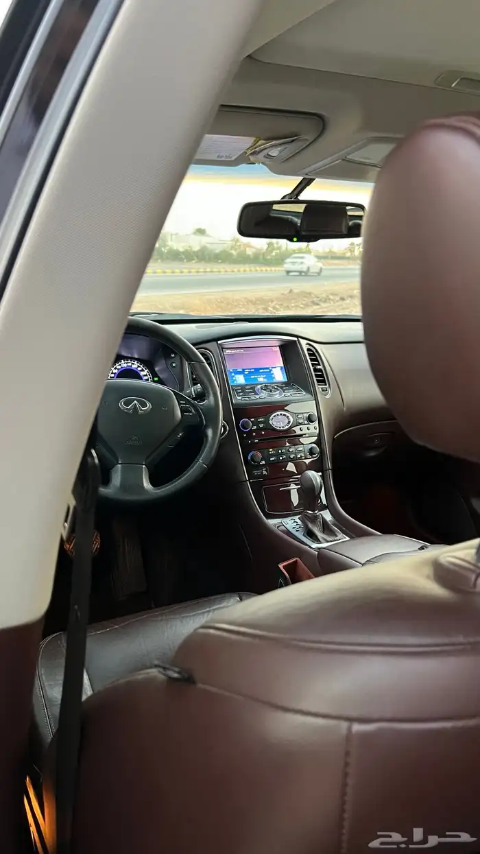 انفنتي QX50 2015 نظيفة عداد قليل 35