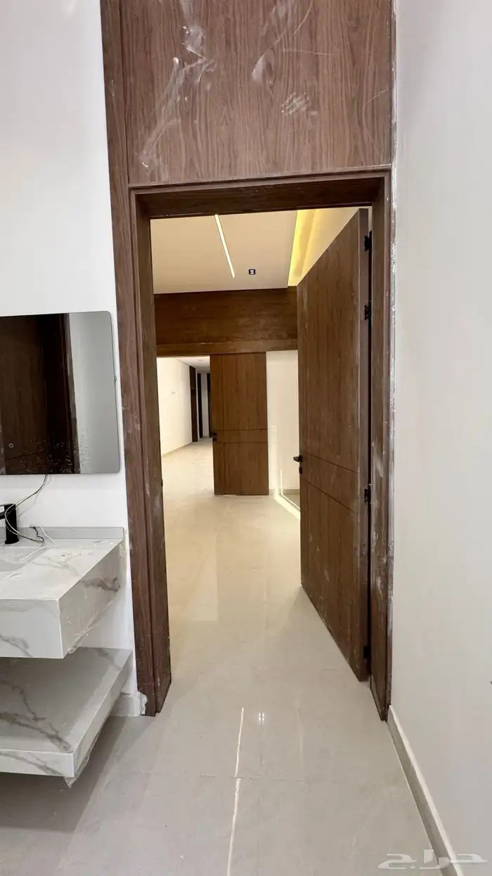 ادوار ممتاز في سما عكاظ مساحه 420م 3