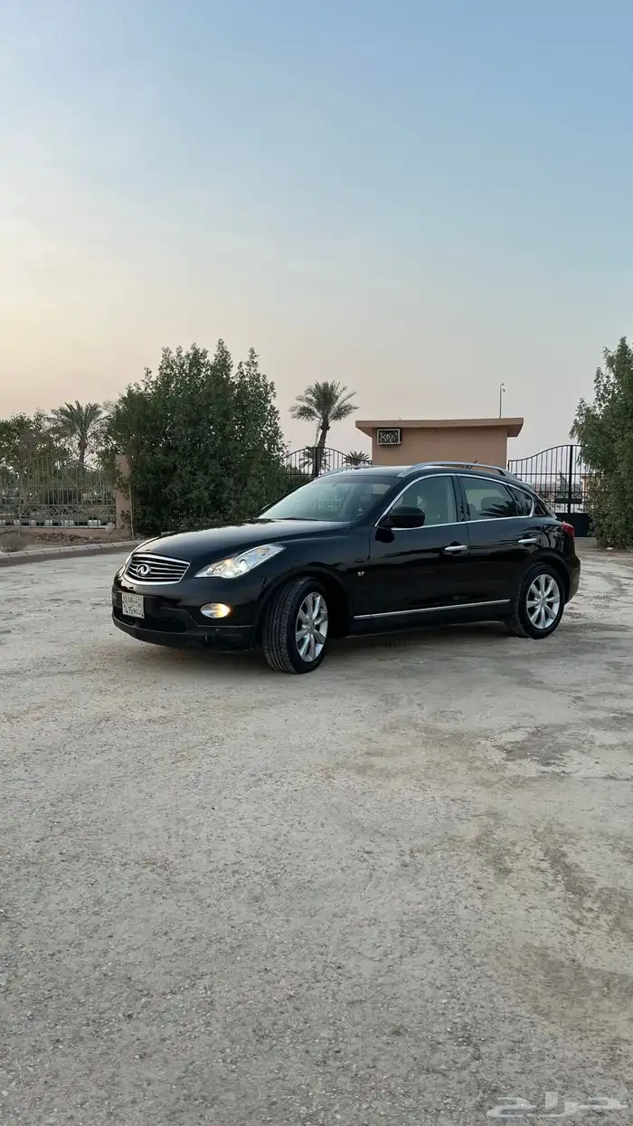 انفنتي QX50 2015 نظيفة عداد قليل 10
