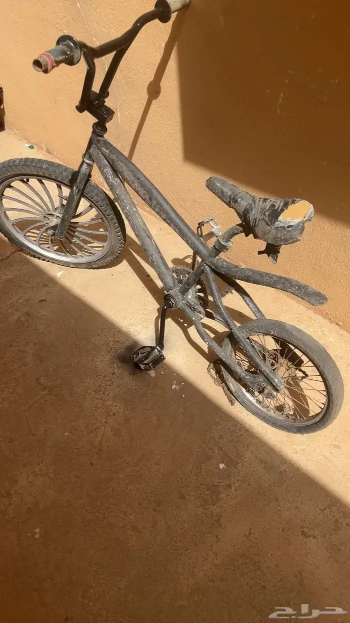 سيكل مقاس 20 ومعه كفروين حجريه غير الي فيه 0
