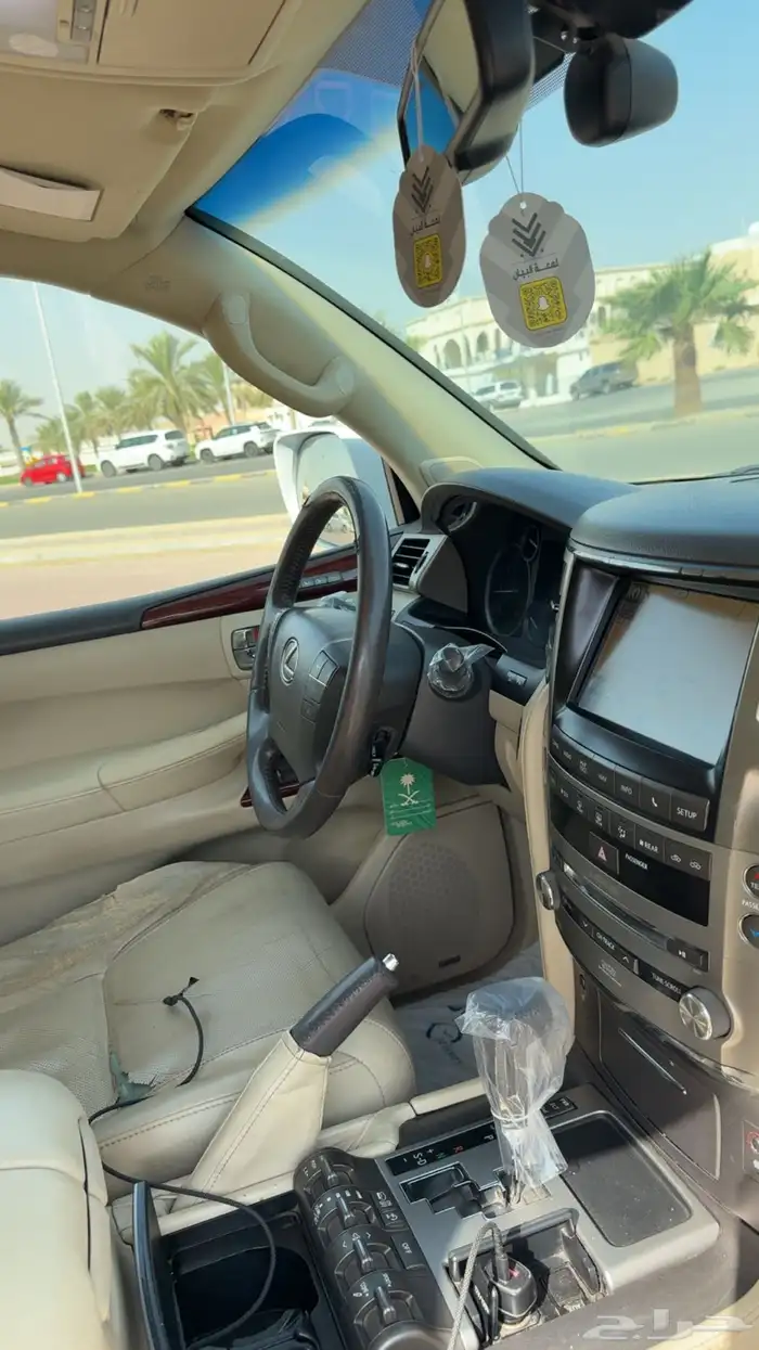 للبيع لكزس LX570 نظيف 2015 7