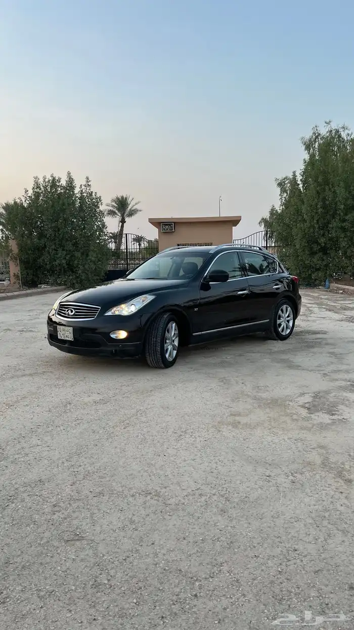انفنتي QX50 2015 نظيفة عداد قليل 3