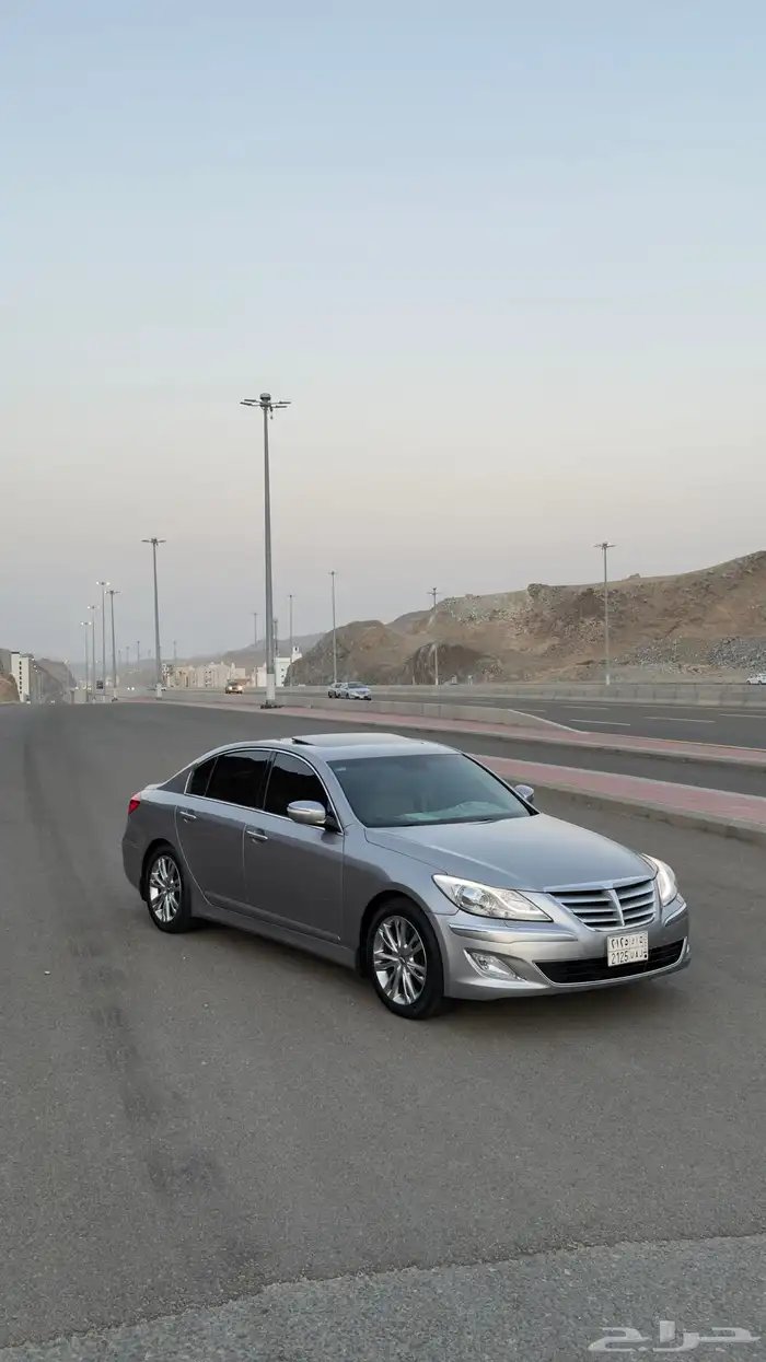 جينيسس G80 مخزنة موديل 2014 ممشى ( 97 الف فقط ) وكالة 19