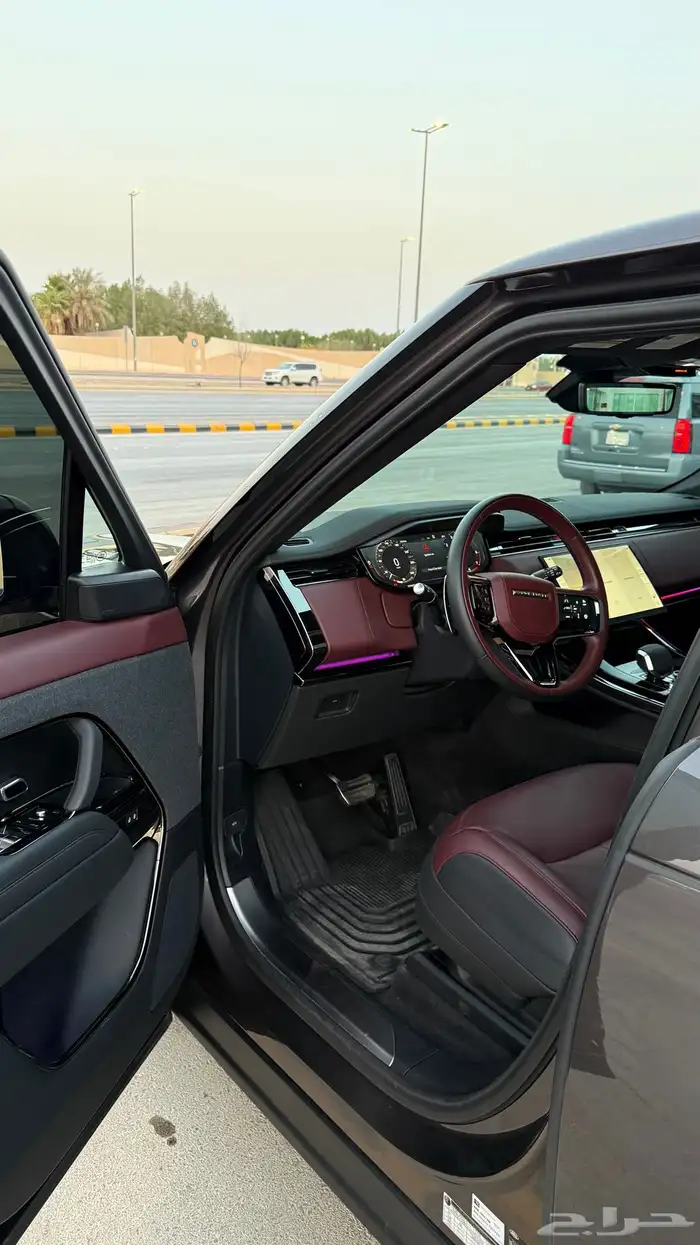 رينج روفر سبورت P400 Dynamic SE 2024 8