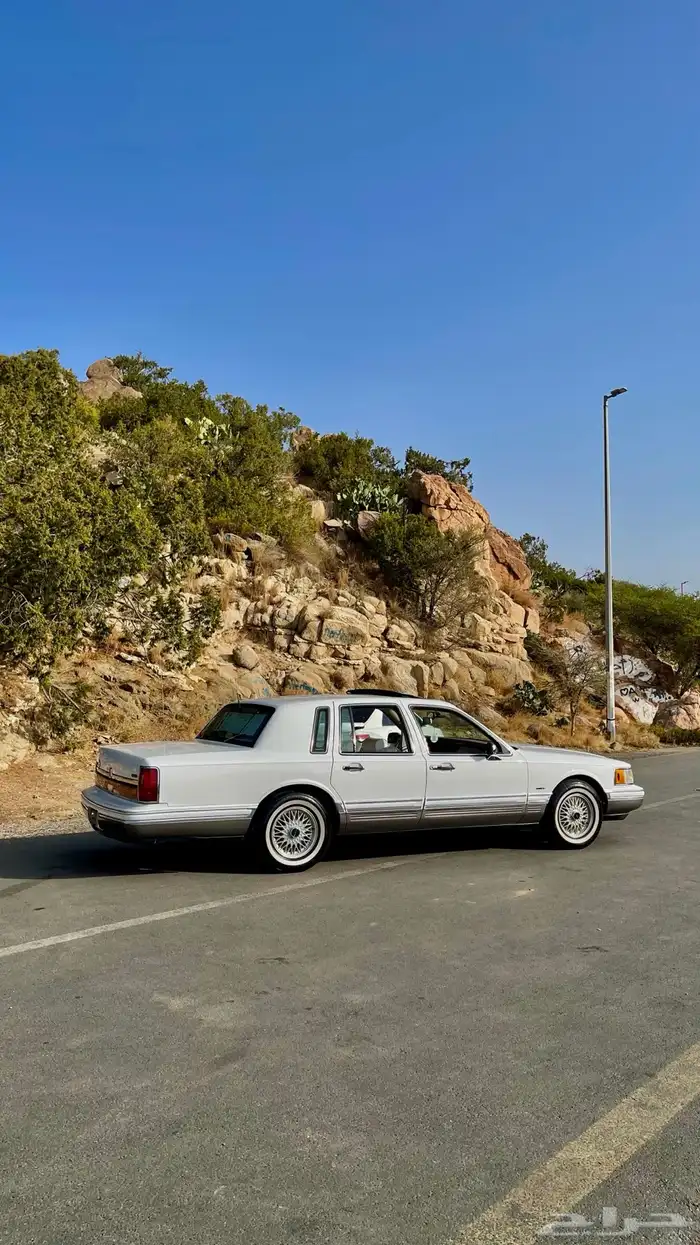 لينكون تاون كار 1992 1