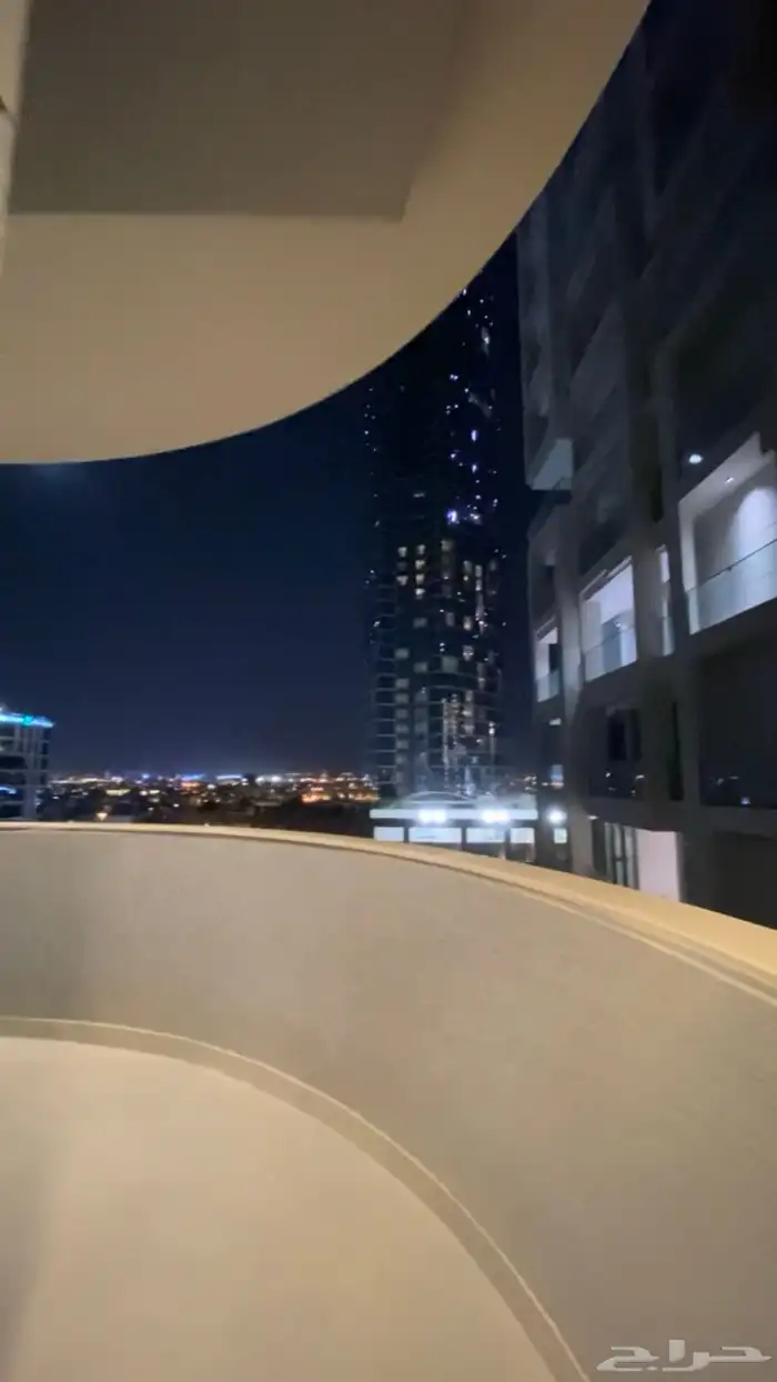 شقه سكنيه مفروشه جديده للأيجار السنوي خلف برج رافال 23