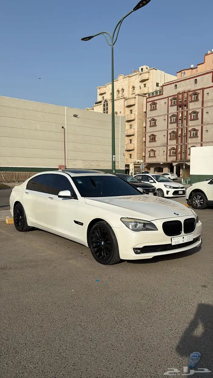 بي ام الفئة السابعه 740il 0