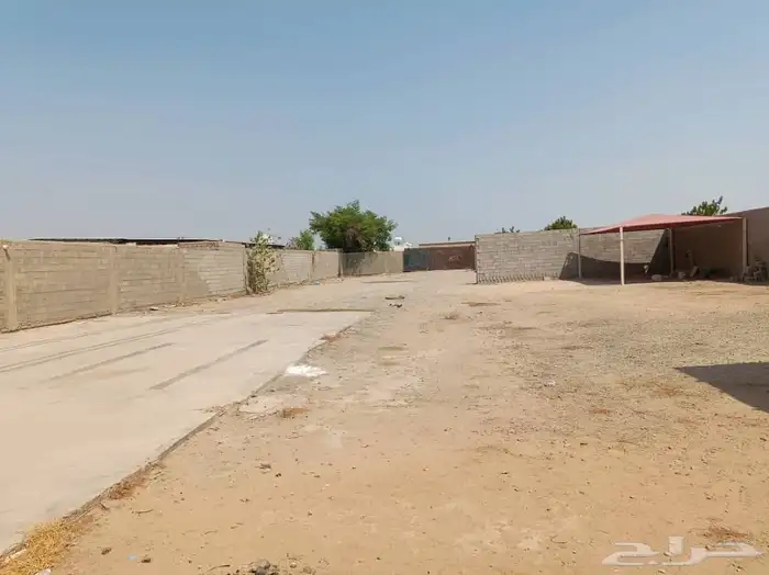 حوش1650 م للايجار الخمرة 3