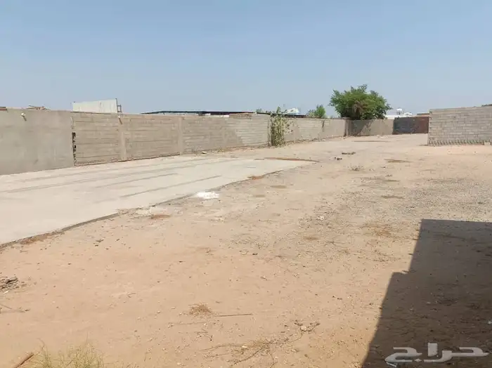 حوش1650 م للايجار الخمرة 7