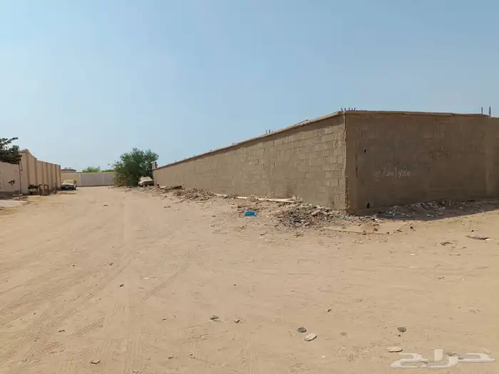 حوش1650 م للايجار الخمرة 5