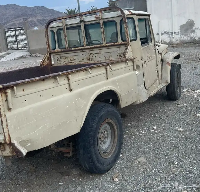 جيب شاص مديل 82 او 83 للبيع محركاته وعظلاته والدبل شرط 2