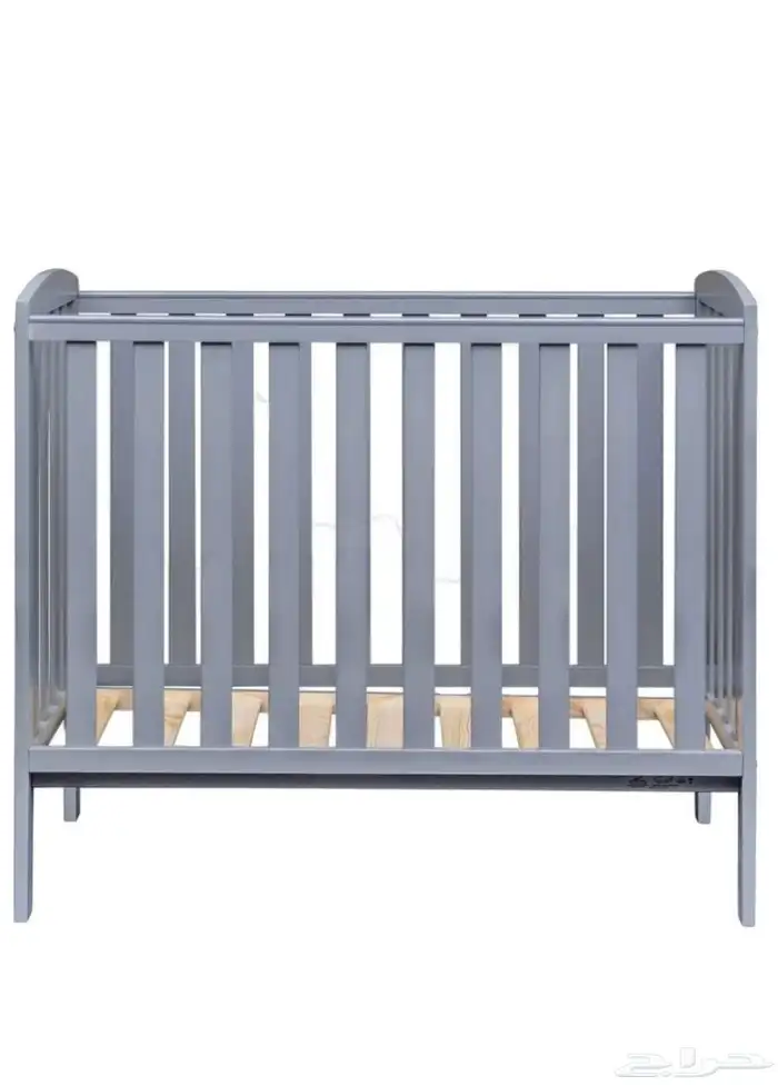 سرير اطفال نظيف جدا من عمر الولادة الى سن ثلاث سنوات 2