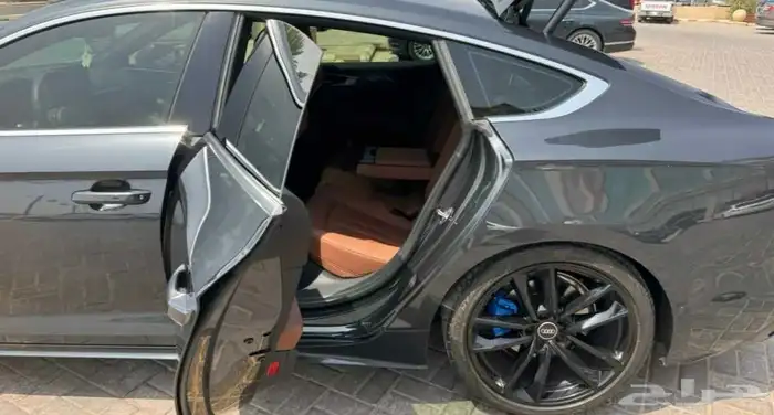 Audi A5 Sportback 2023 - نظيفة جدا وتحت الضمان (سعر لقطة) 17