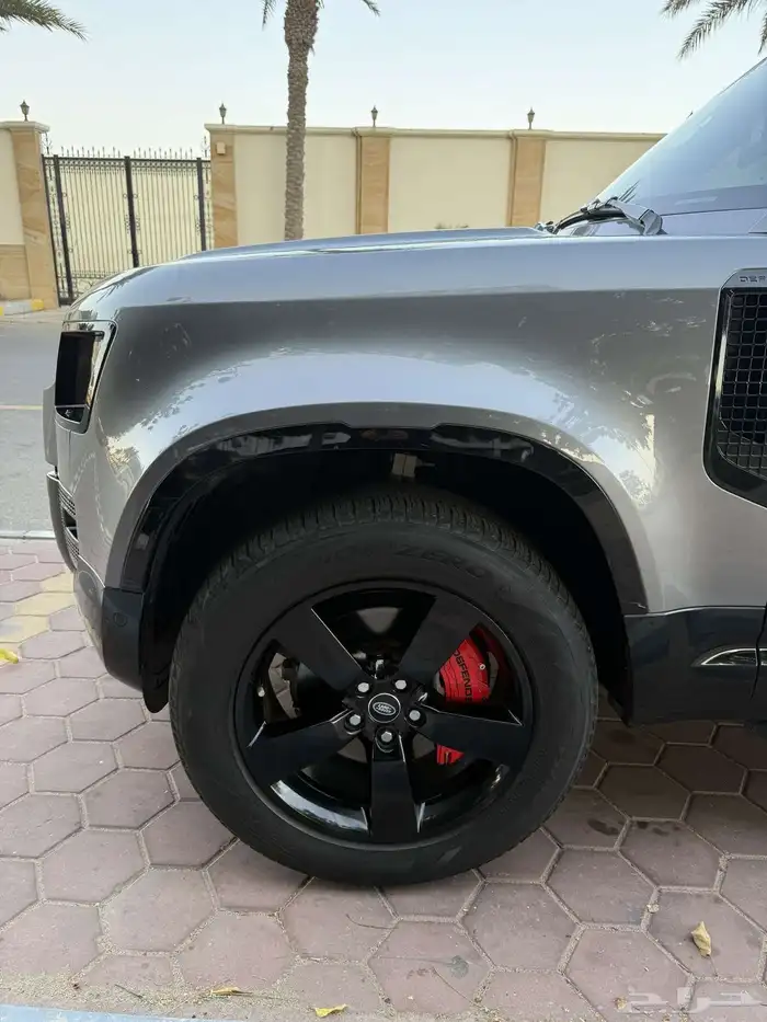 لاندروفر ديفندر 110 2022 V6 ممشى قليل جدآ وبحالة الوكاله.. 6