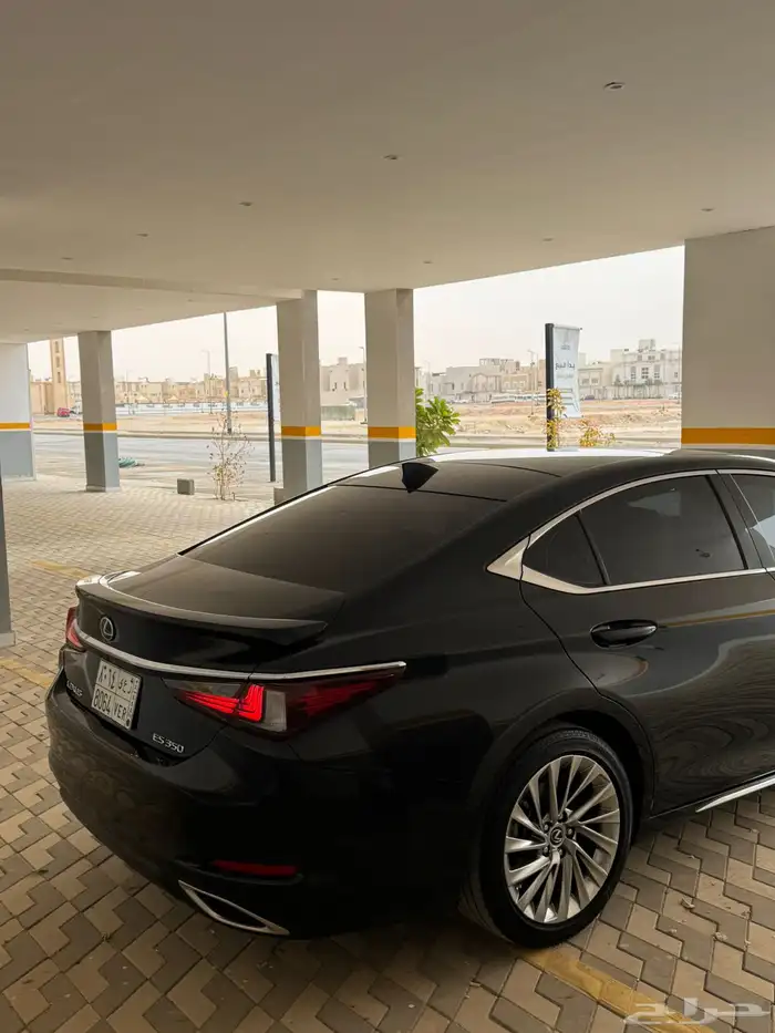 لكزس 2023 es 350 فئة cc سعودي ممشى 13 الف فقط 4