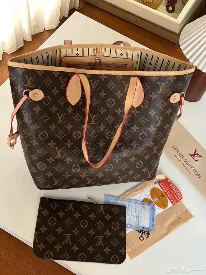 شنط لويسفيتون توب ماستر 44