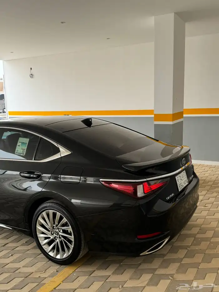لكزس 2023 es 350 فئة cc سعودي ممشى 13 الف فقط 3
