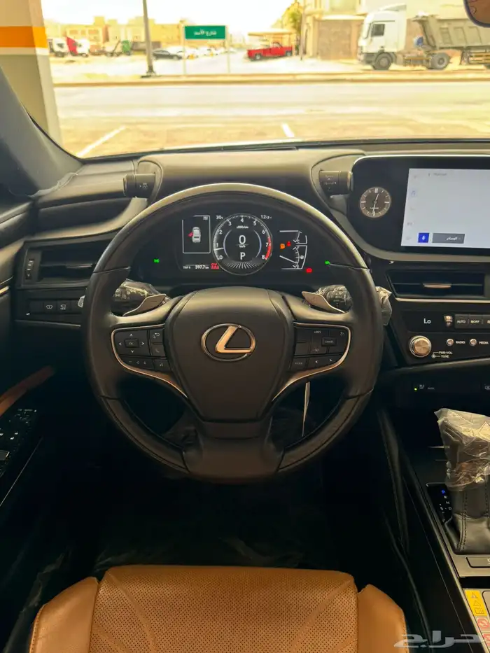 لكزس 2023 es 350 فئة cc سعودي ممشى 13 الف فقط 15