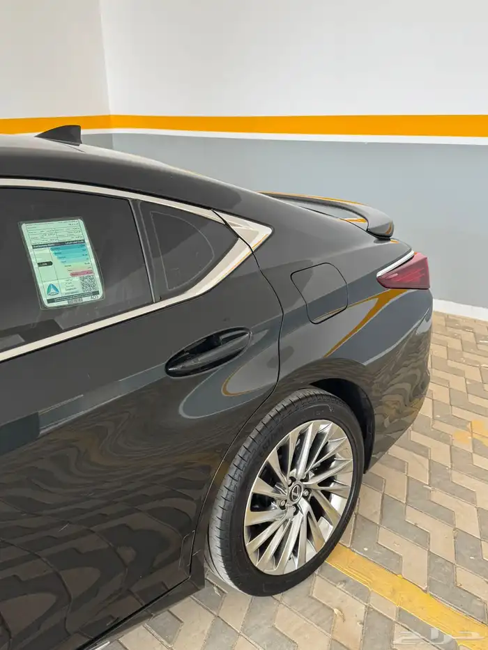 لكزس 2023 es 350 فئة cc سعودي ممشى 13 الف فقط 2