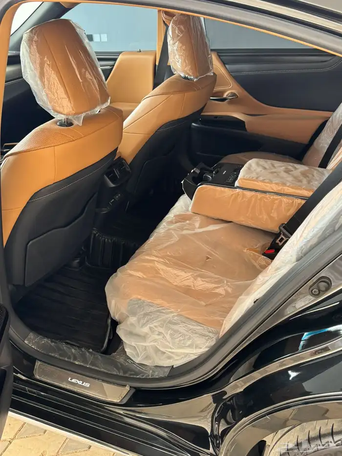 لكزس 2023 es 350 فئة cc سعودي ممشى 13 الف فقط 8