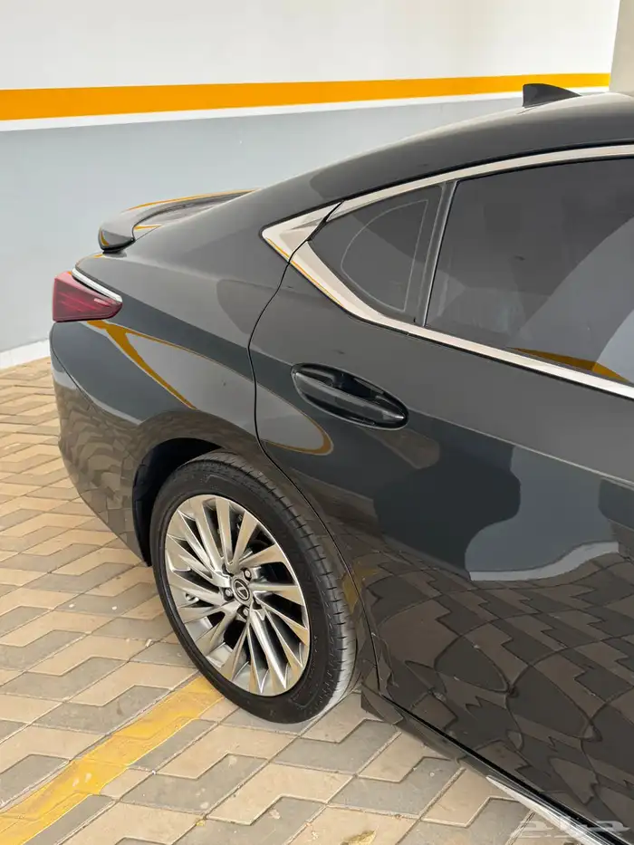 لكزس 2023 es 350 فئة cc سعودي ممشى 13 الف فقط 5