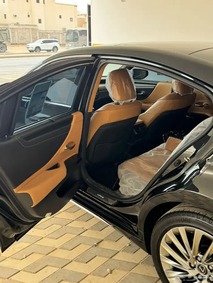 لكزس 2023 es 350 فئة cc سعودي ممشى 13 الف فقط 9