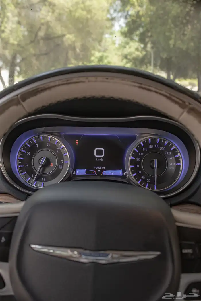 كرايزلر 2017 executive 300C مالك واحد وممشى قليل 7