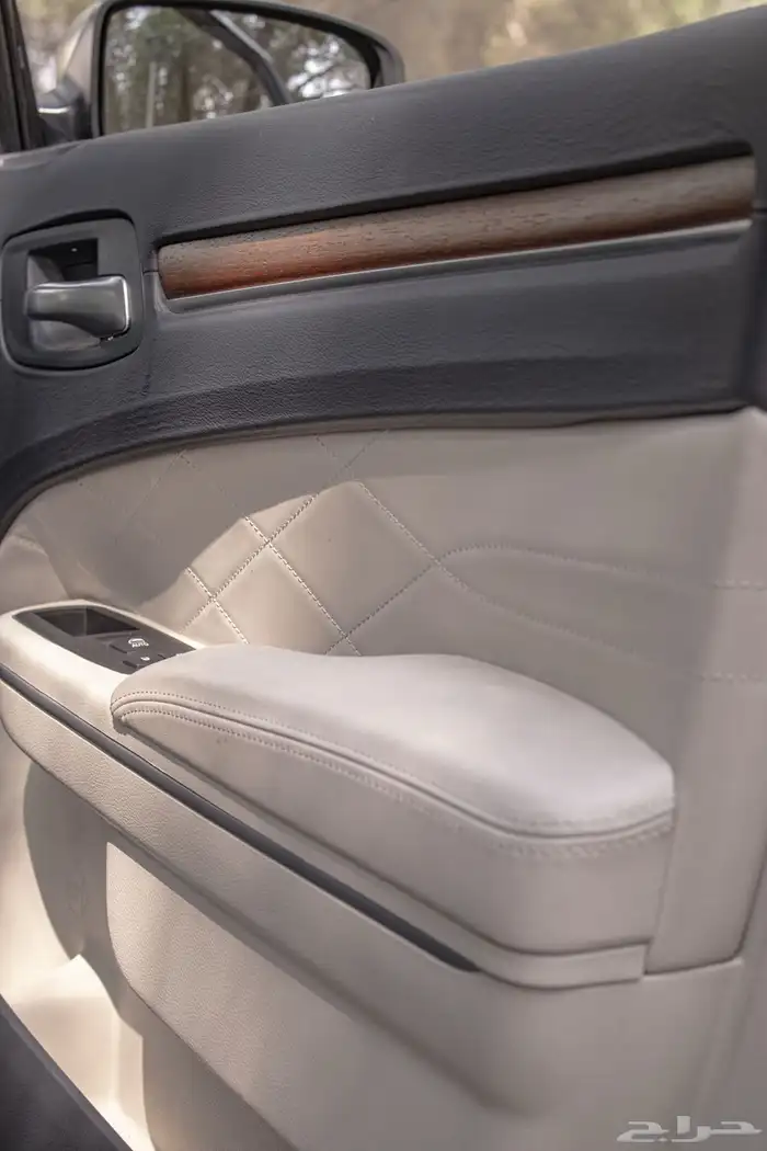 كرايزلر 2017 executive 300C مالك واحد وممشى قليل 12