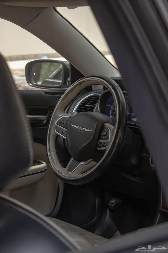 كرايزلر 2017 executive 300C مالك واحد وممشى قليل 8