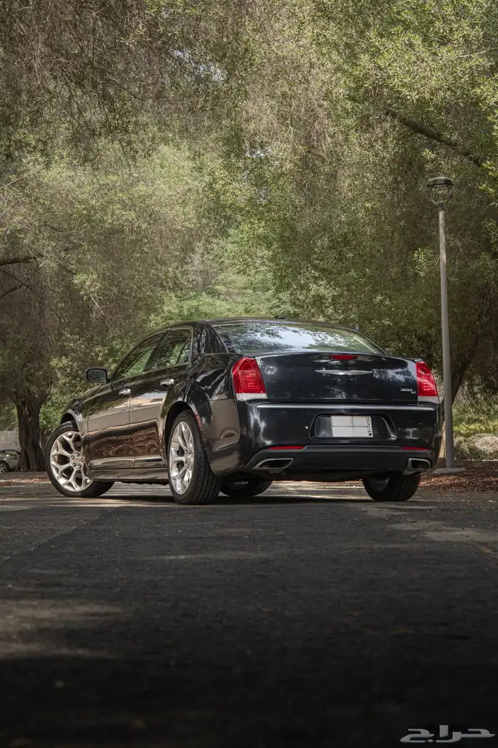 كرايزلر 2017 executive 300C مالك واحد وممشى قليل 5
