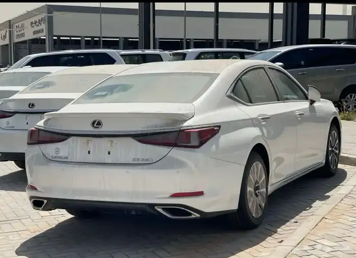 لكزس ES 350. بريمي 2025. CA. بالكاش والاقصاد 4