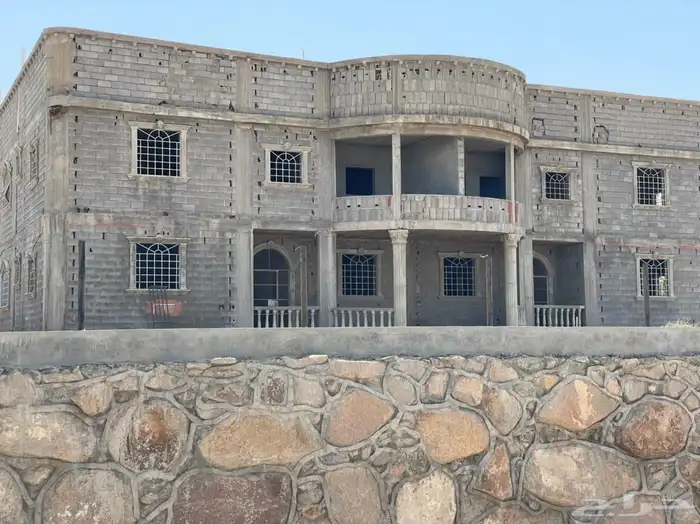 للبيع مقدمة في منصة أحكام موقع مميز قريب من خط السيل 5