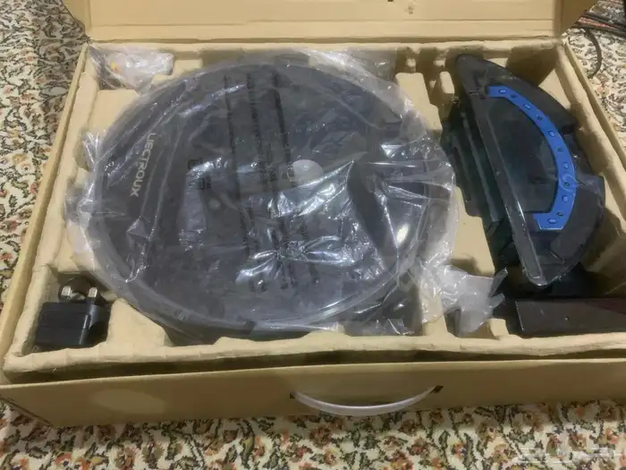 مكنسة دايسون لاسلكية نظيفةجدا ومكنسةذكية بكرتونهاممتازة 13