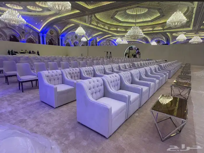 تاجير كنب في اي بي 10