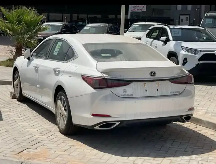 لكزس ES 350. بريمي 2025. CA. بالكاش والاقصاد 5