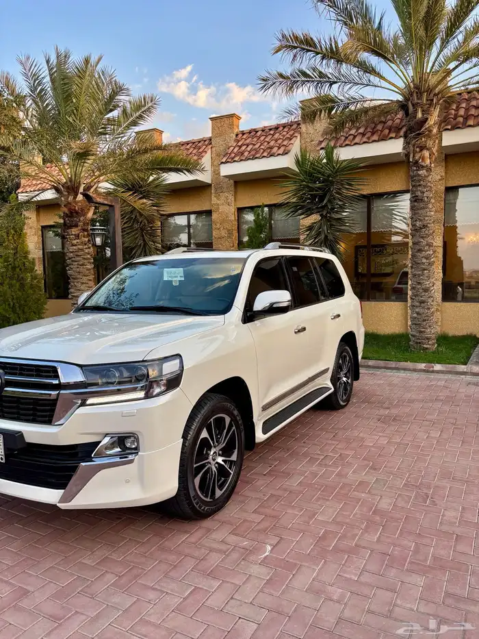 لاندكروزر2021 9