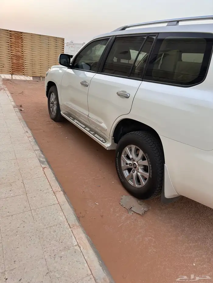 لاندكروزر 2016 فل كامل ماشي250 المكينه 8 سرندل شرط 1