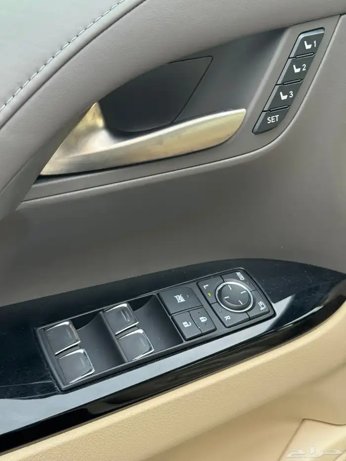 جيب لكزس LX570 S 2020 - عداد 75 الف فقط - مالك واحد 8